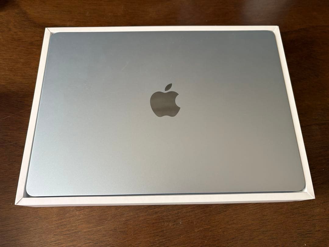 Apple MacBook 13インチ 2025