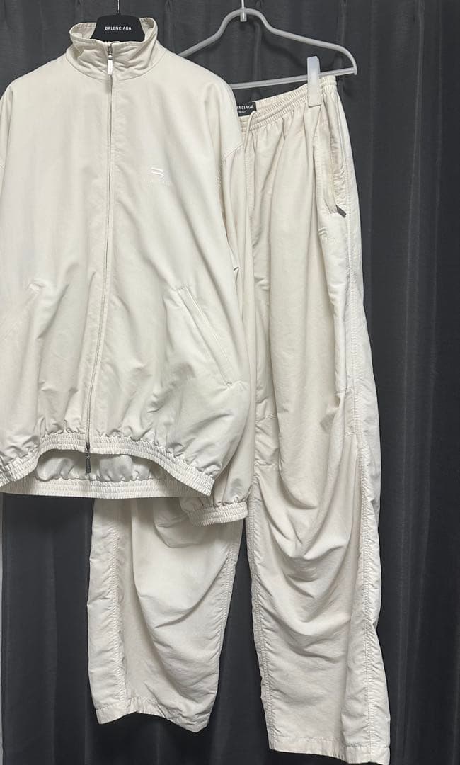 常田大希着用 Balenciaga sportyBトラックジャケットセットアップ