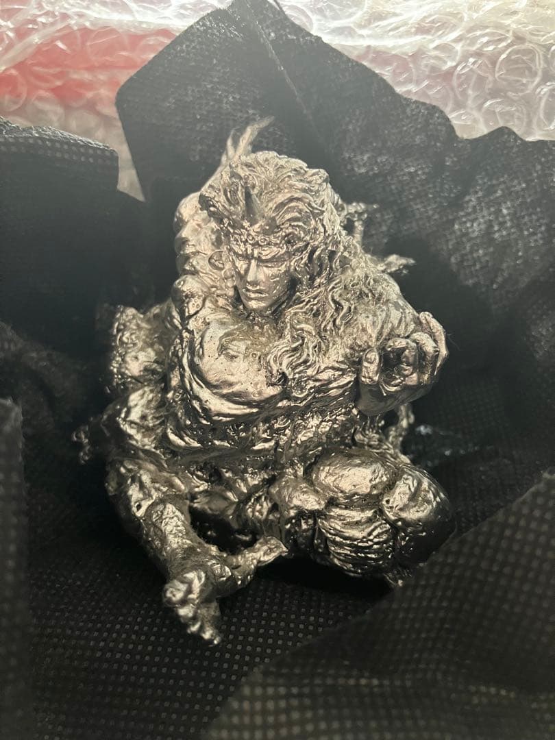 ジョジョ「カーズの考えるのをやめた文鎮」にシルバーVer. - コミック