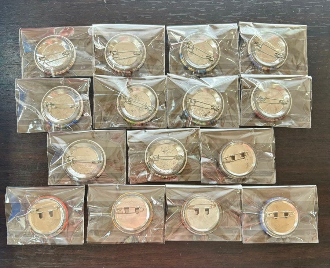 越えざるは紅い花 缶バッジ15個セット - メルカリ