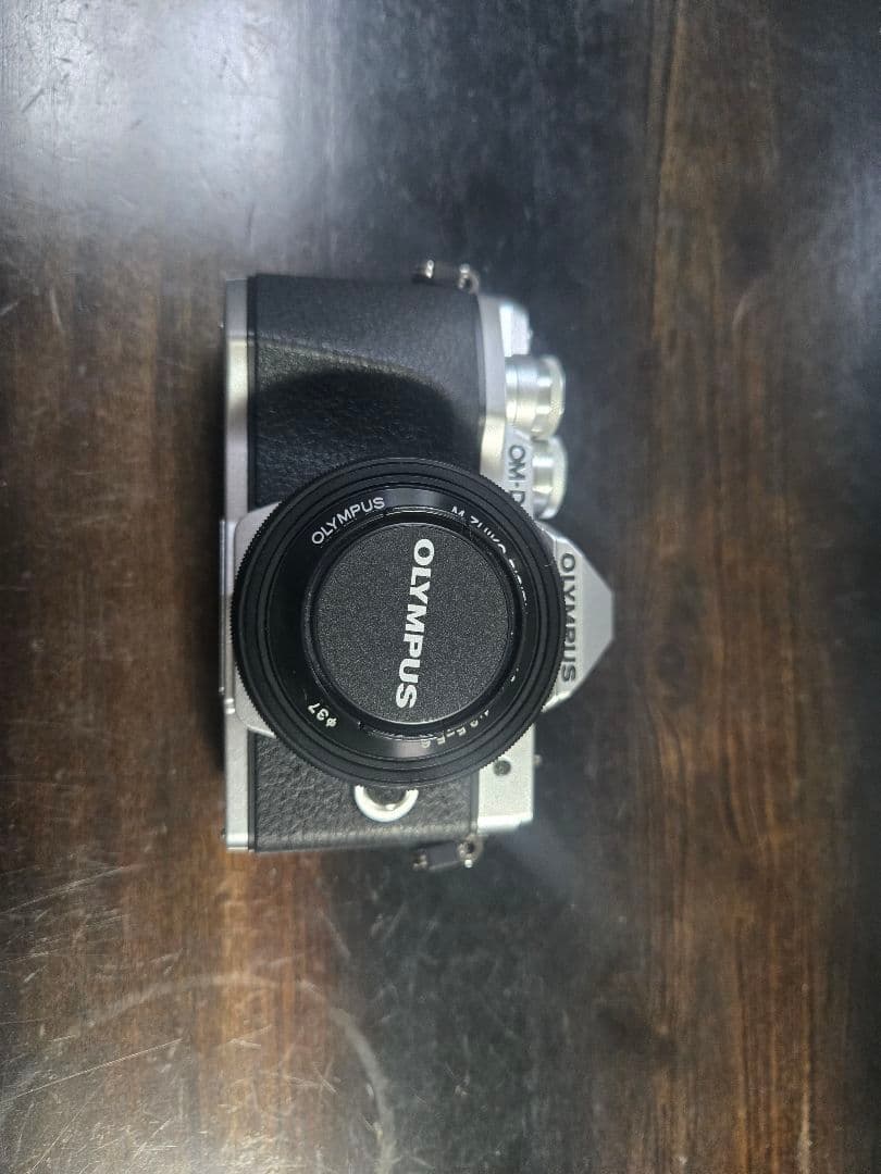 OLYMPUS E-M10 Mark Ⅲ 本体(レンズ14-42mm付き)