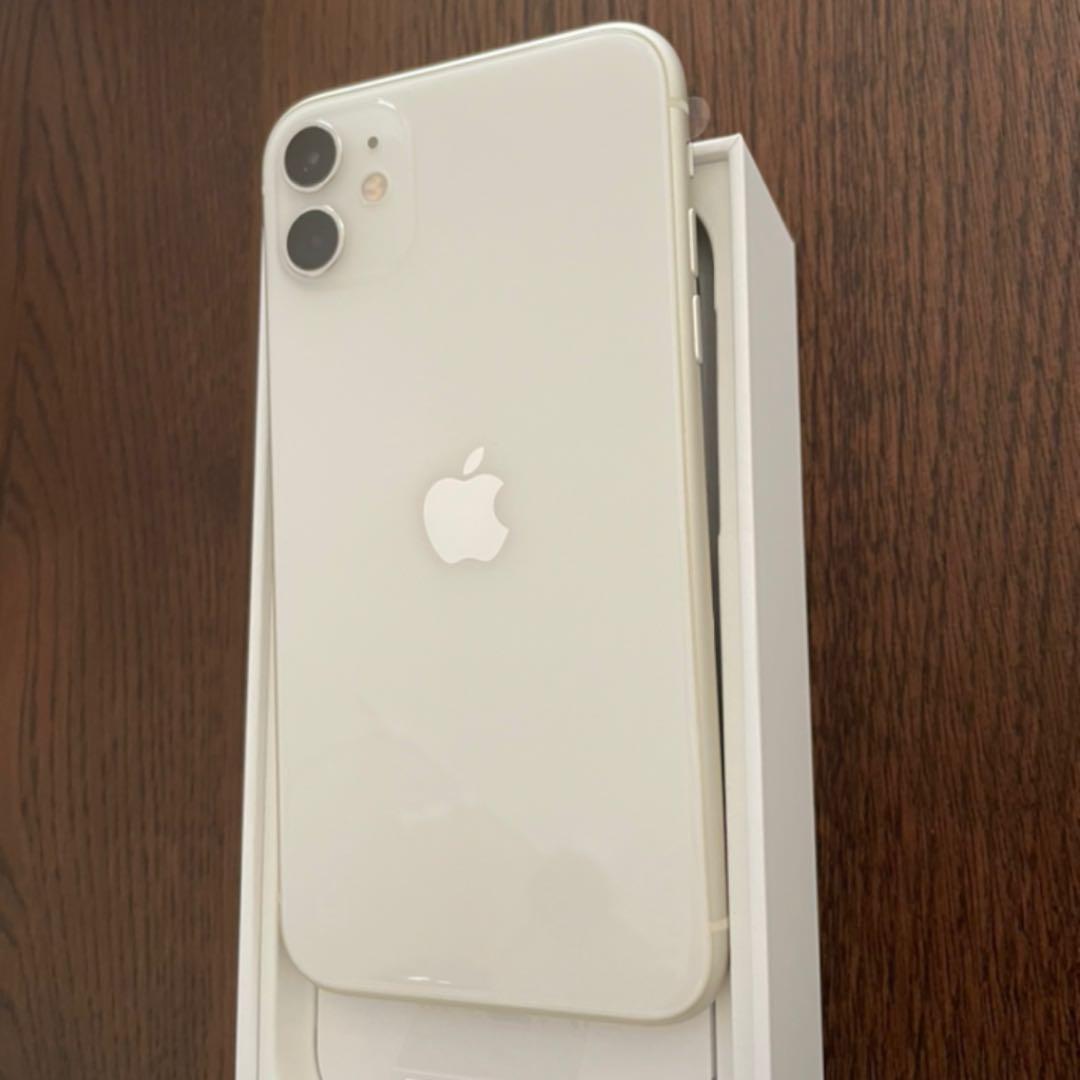 iPhone 11 White 64 GB au 新品未使用 シムフリー