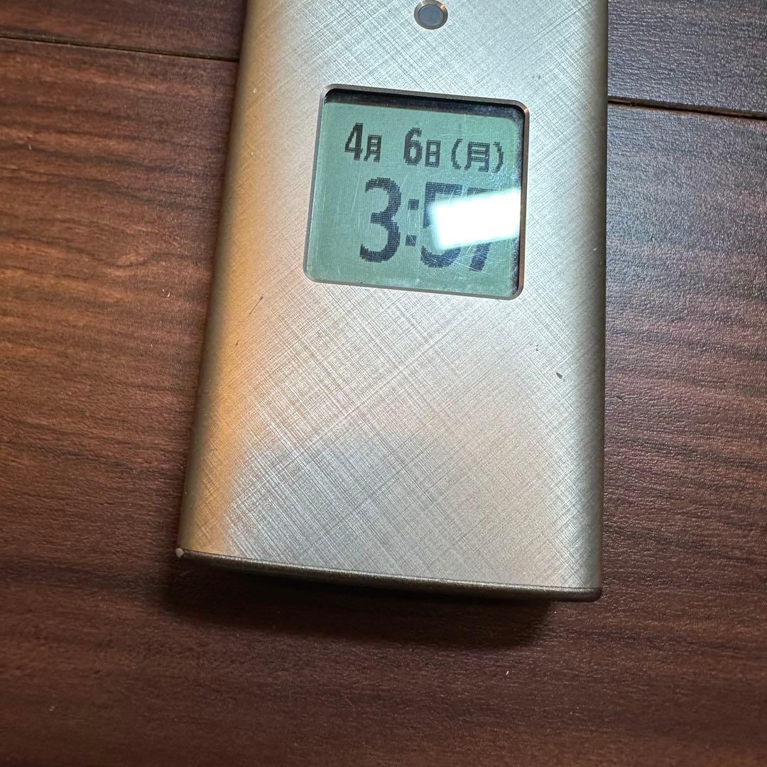 au KYF38 グラティナ ガラケー 5550