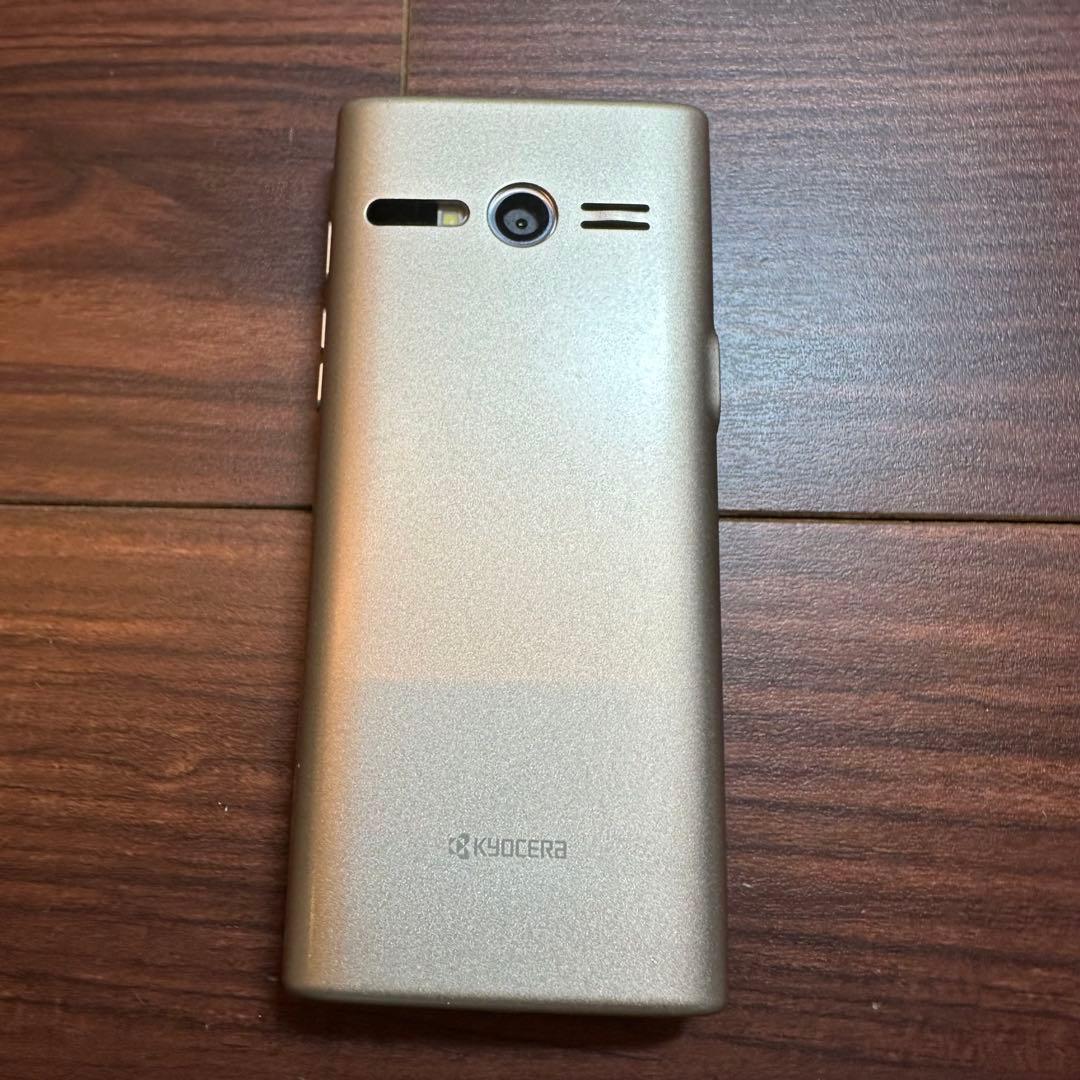 au KYF38 グラティナ ガラケー 5550