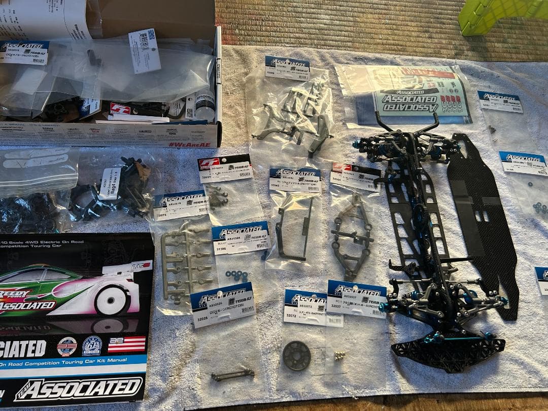 Associated TC8ツーリングカー スチールシャーシ仕様 TC8 Steel-Spec Team Kit - Associated Electrics