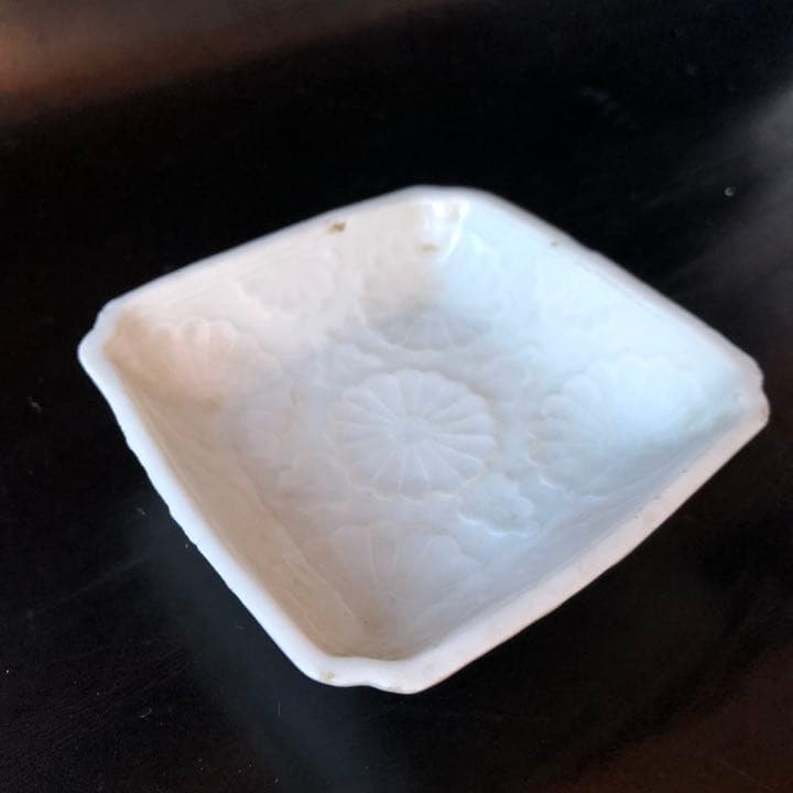 古美術品◼️蔵から超美しい真っ白な珍しいお皿が出て