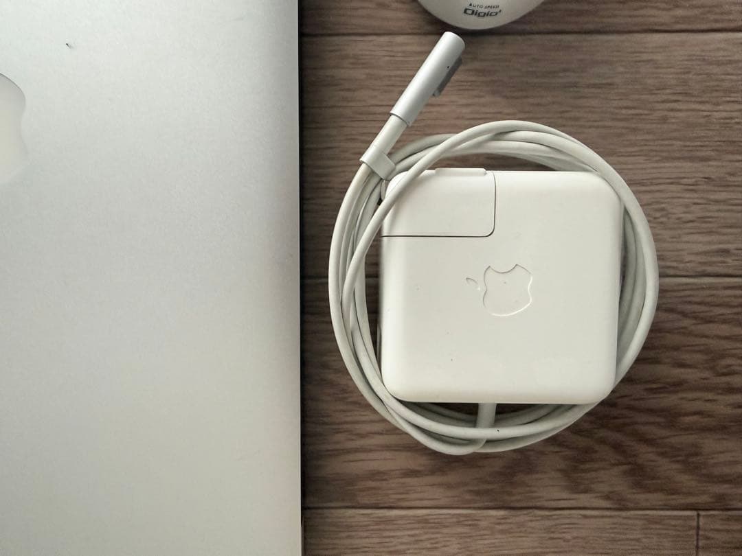 美品　Apple MacBook Air シルバー 充電器