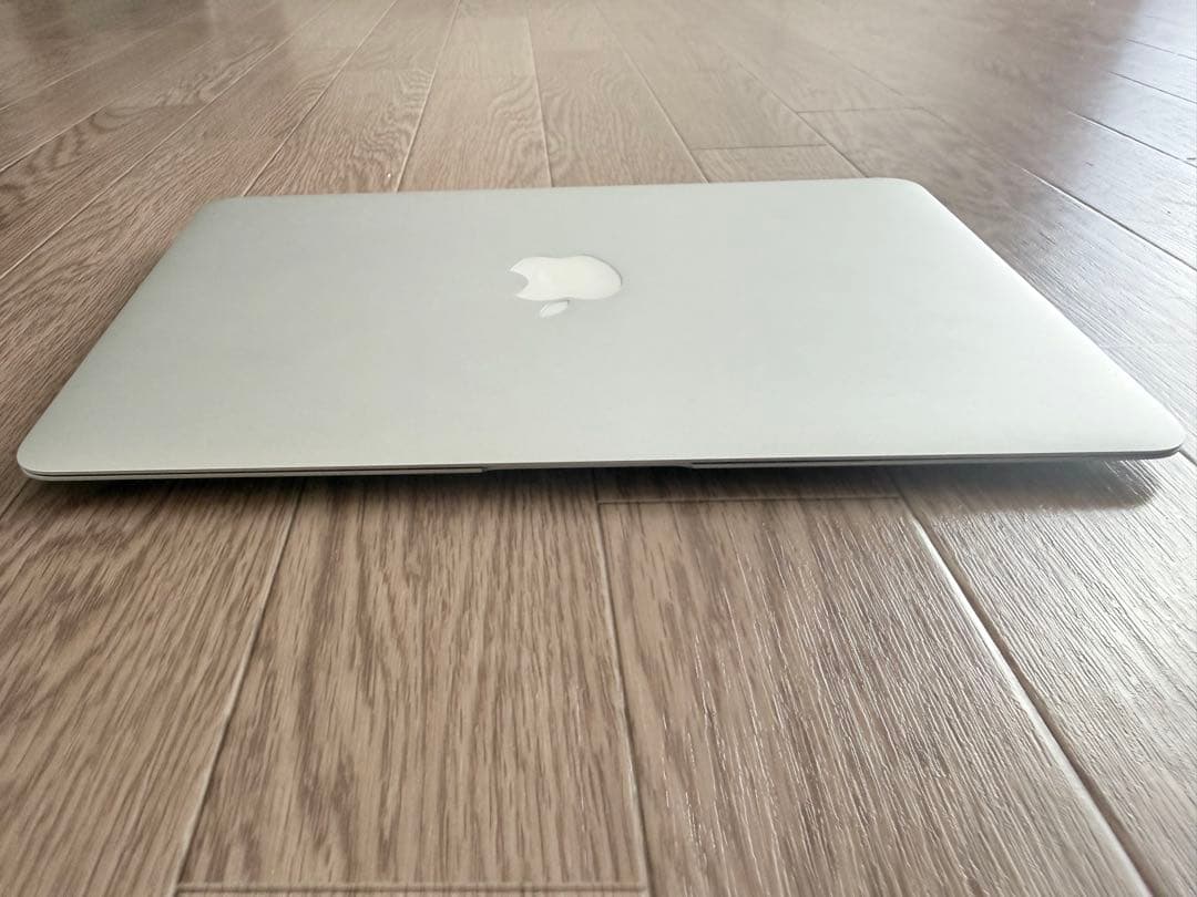美品　Apple MacBook Air シルバー 充電器