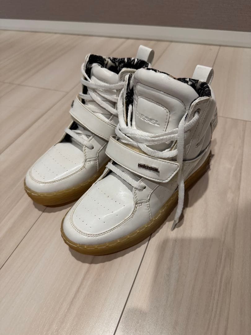 DIESEL ホワイト ハイカットスニーカー - メルカリ