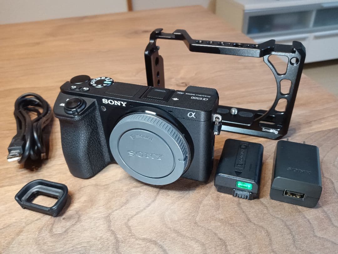 S数5470回【センサー清掃+SmallRig付】 SONY α6500 ボディ Sony α6500: 5-axis optical stabilizer, 4K internal and touch