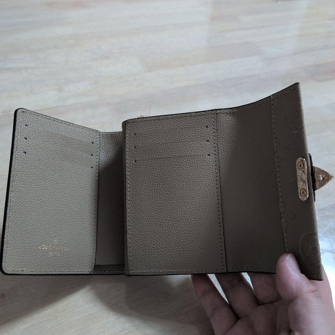 Louis Vuitton 二つ折り財布 グレー - メルカリ