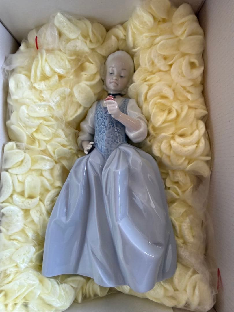 リヤドロ NAO ロココガール フラワー 人形 オブジェ 花を持つ少女