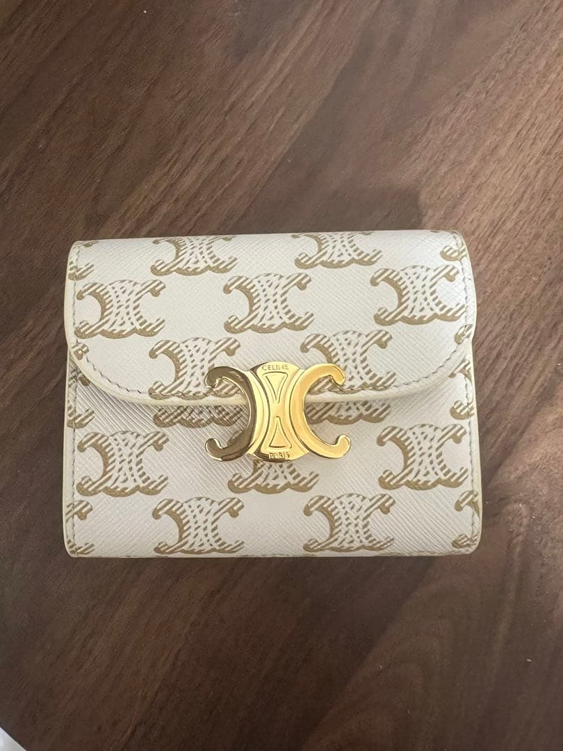 CELINE スモールウォレット トリオンフ ホワイト ☆CELINE☆スモールウォレット トリオンフ / シャイニーカーフスキン