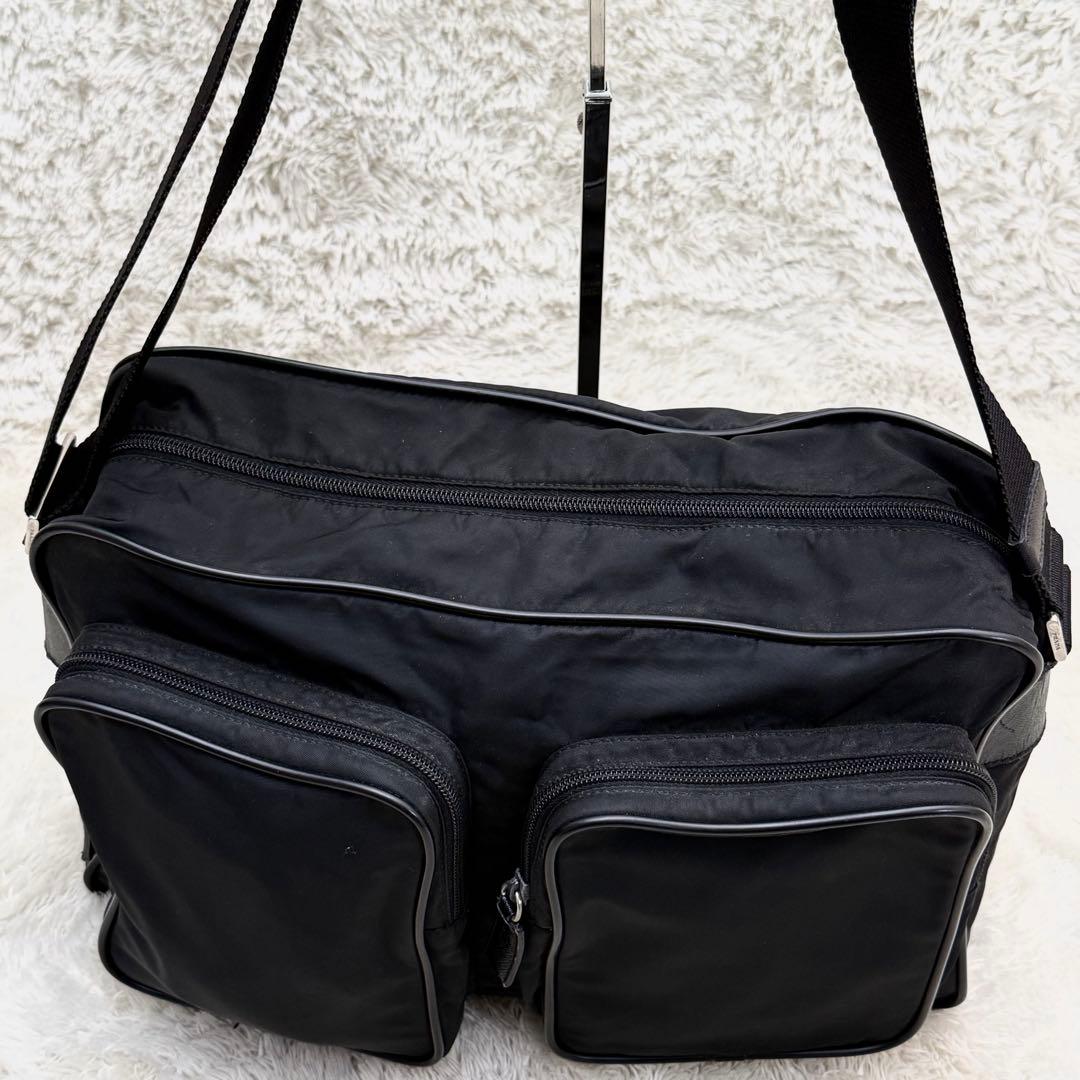 PRADAプラダ 三角ロゴ メンズ ショルダーバッグ サフィアーノ 白タグ