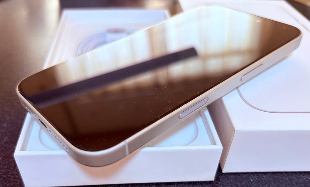 スマートフォン本体 iPhone16 (256GB)