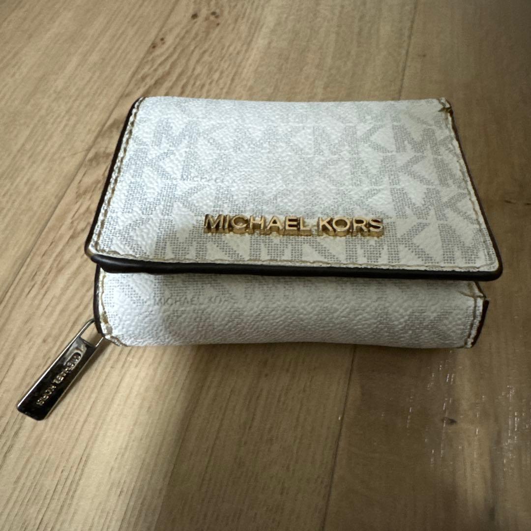 MICHAEL KORS ホワイト三つ折り財布 - メルカリ