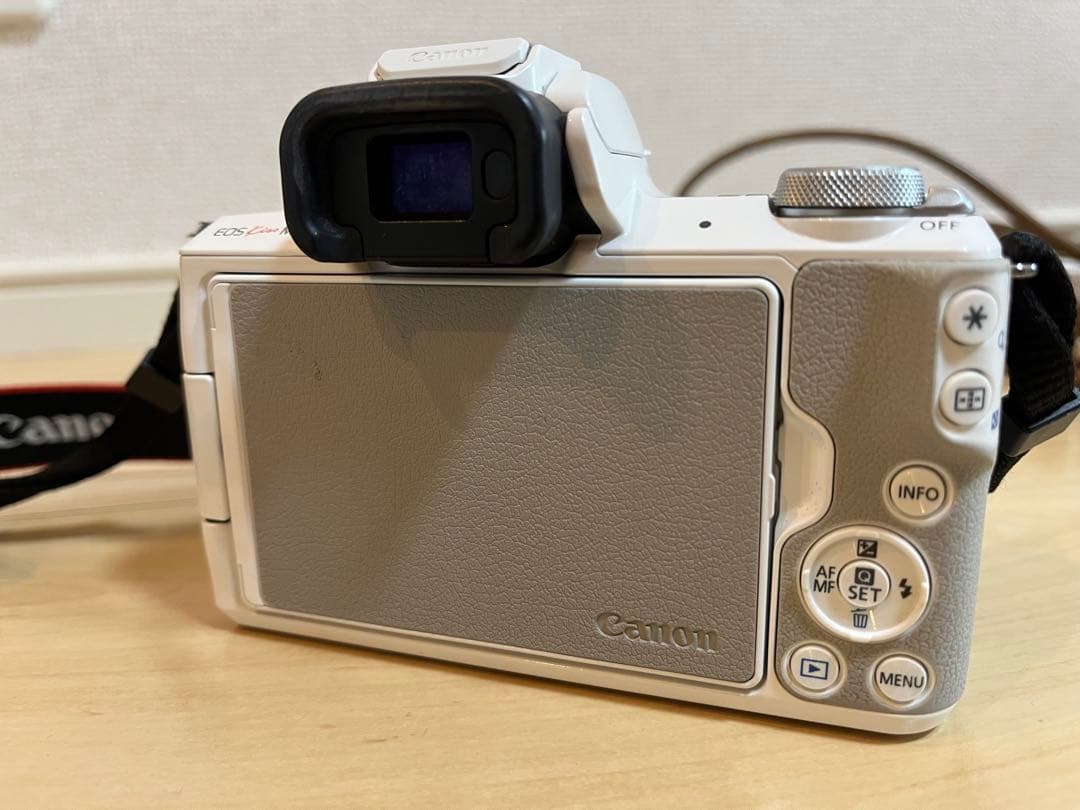 Canon EOS Kiss M ホワイト 本体と付属品