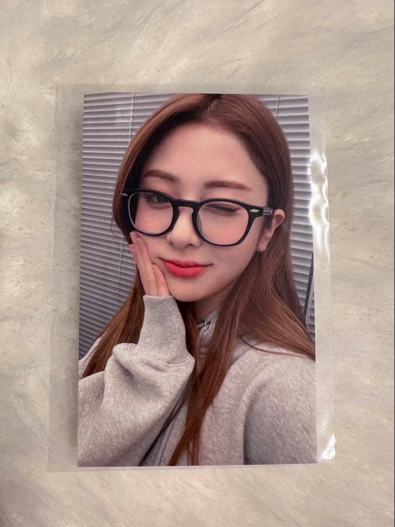 週末限定セール中！Le Sserafim ラキドロ ユンジン トレカ - メルカリ