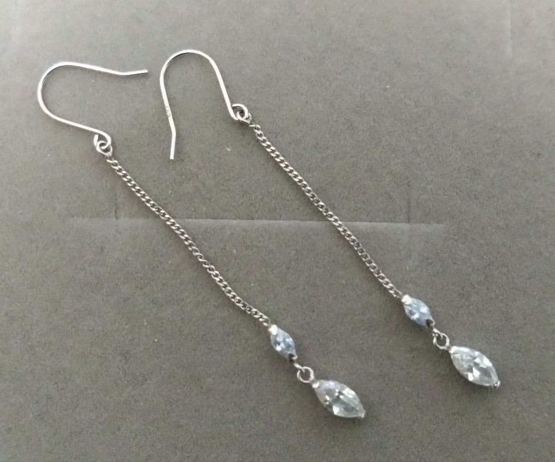 ジュエリーツツミ K14ホワイトゴールドキュッービックピアス - メルカリ