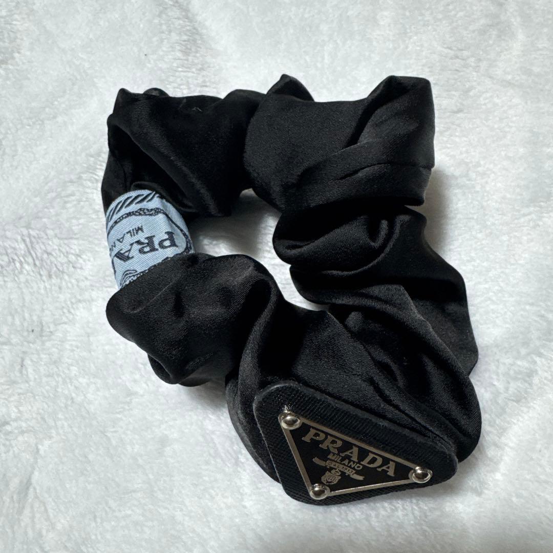 PRADA プラダ シュシュ ヘアアクセサリー ナイロン ブラック 三角ロゴ