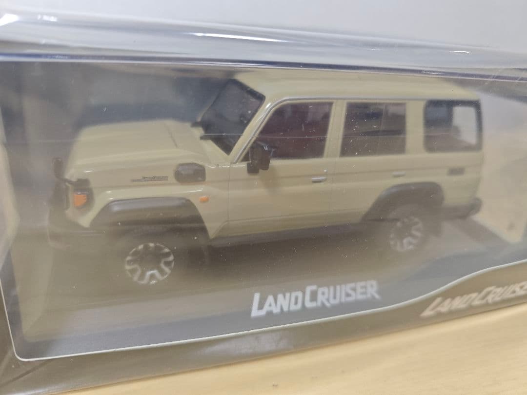 値下】ランドクルーザー70 ミニカー 非売品 カラーサンプル 4E9ベージュ