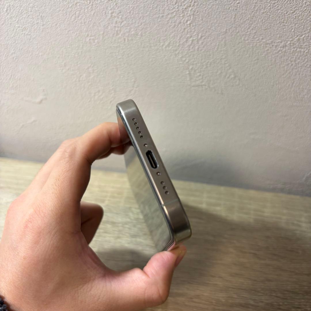 Apple iPhone15 Pro ナチュラルチタニウム　256GB