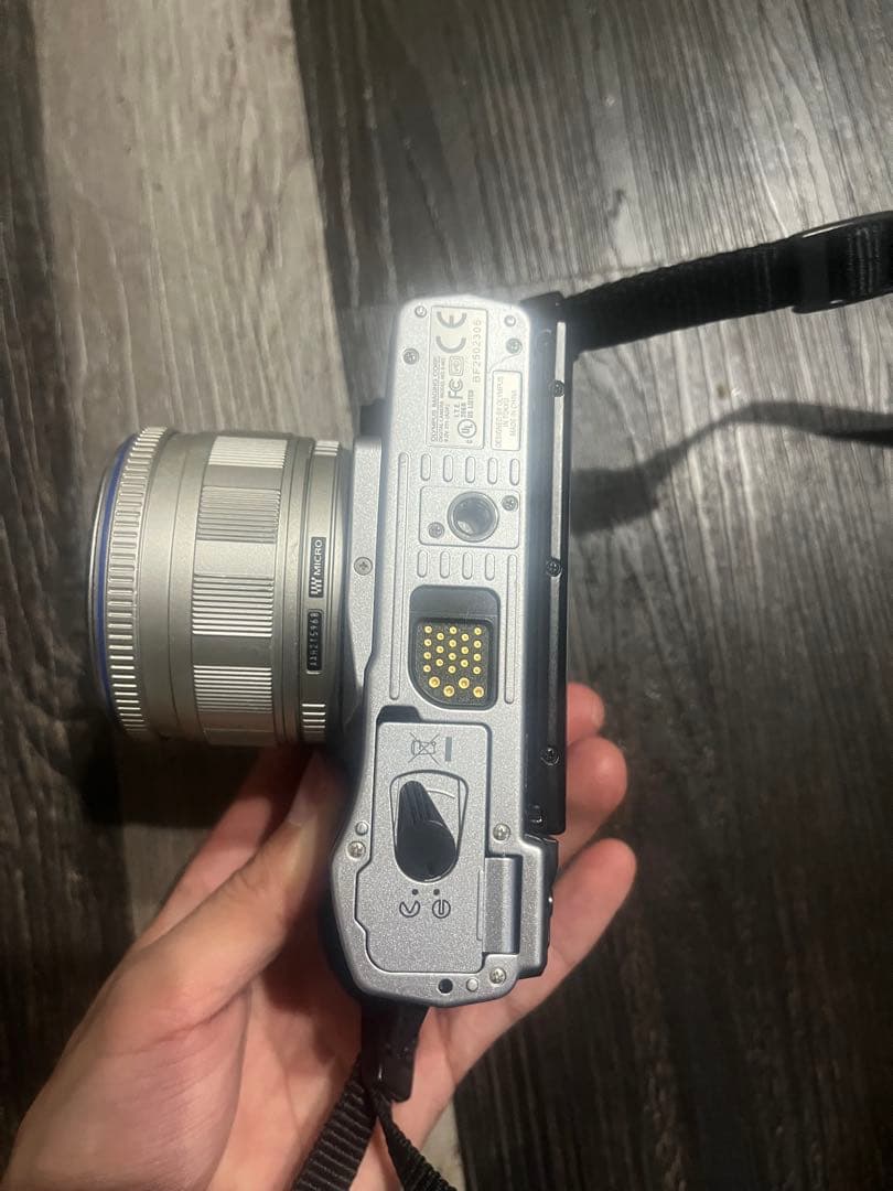 OLYMPUS OM-D E-M5ミラーレス一眼 14-42mm