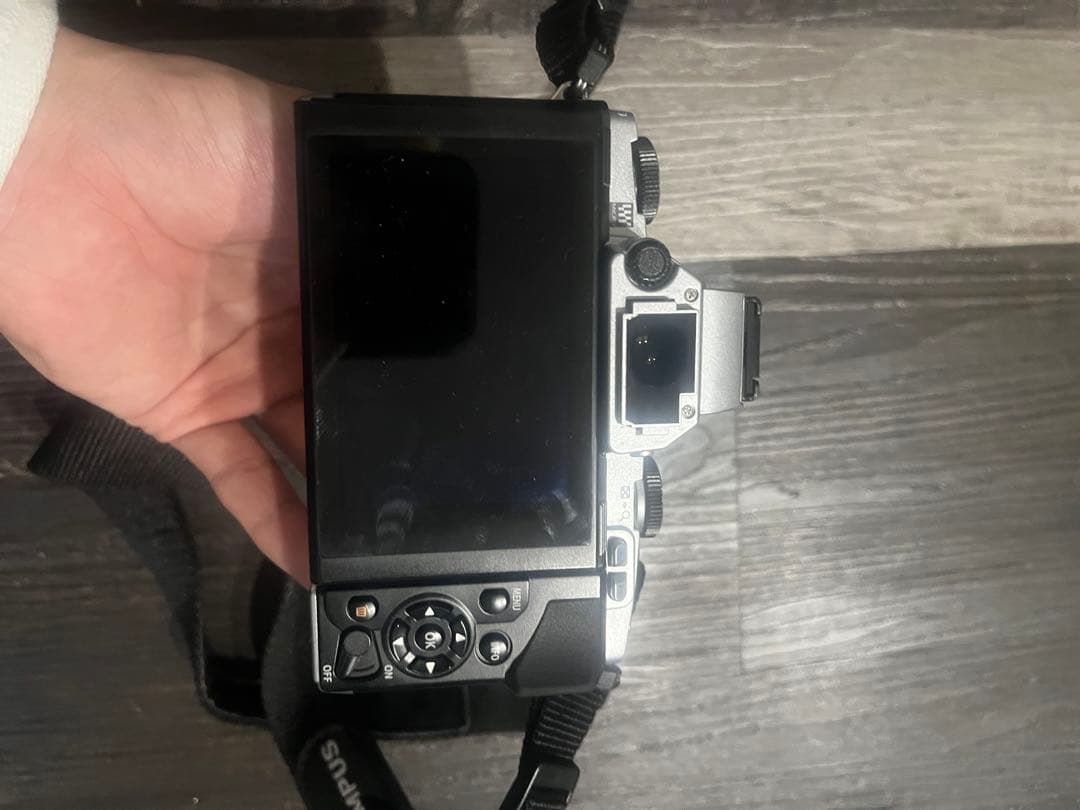 OLYMPUS OM-D E-M5ミラーレス一眼 14-42mm