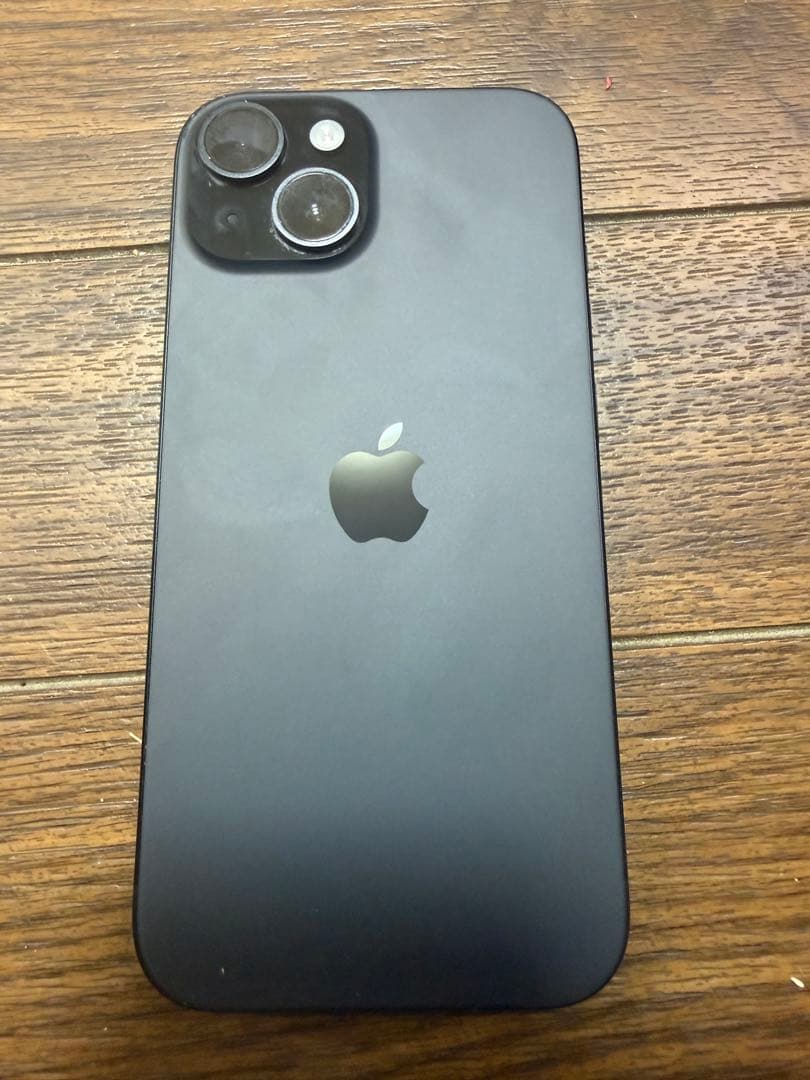 Apple iPhone 15 128GB 少し割れあり