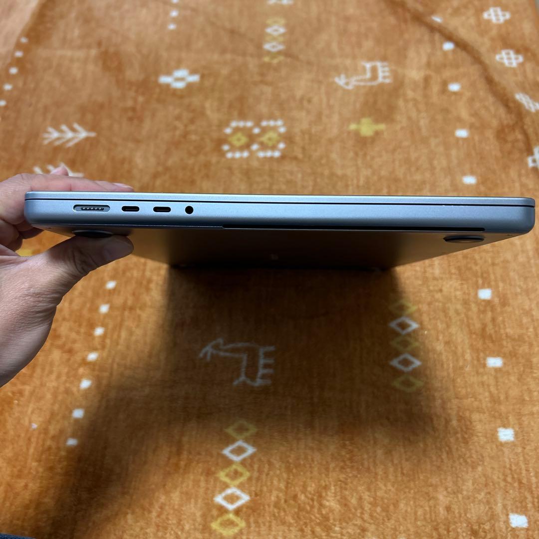 快速MacBook Pro M1 32GB 16core 500GB