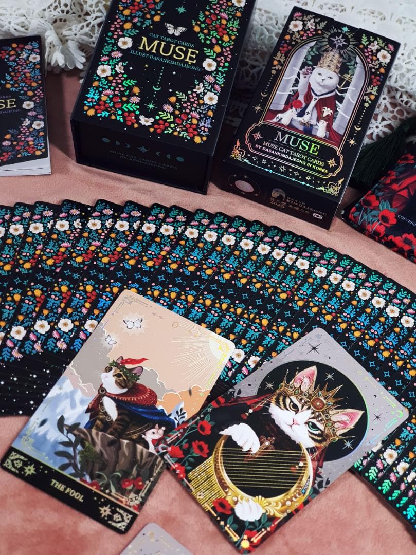 超入手困難な豪華絢爛美麗デッキ✨東洋と西洋を織り交ぜた芸術的な猫のタロットカード