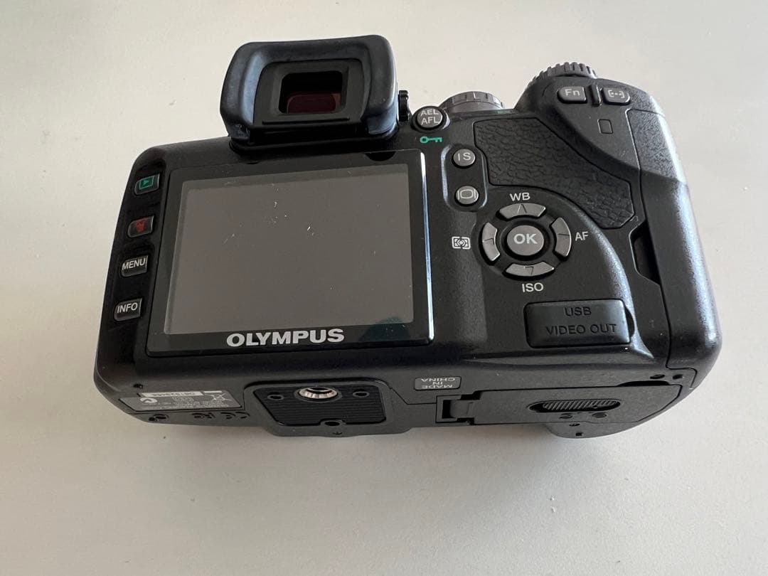 OLYMPUS E-510 ダブルズームレンズキット デジタル一眼レフカメラ