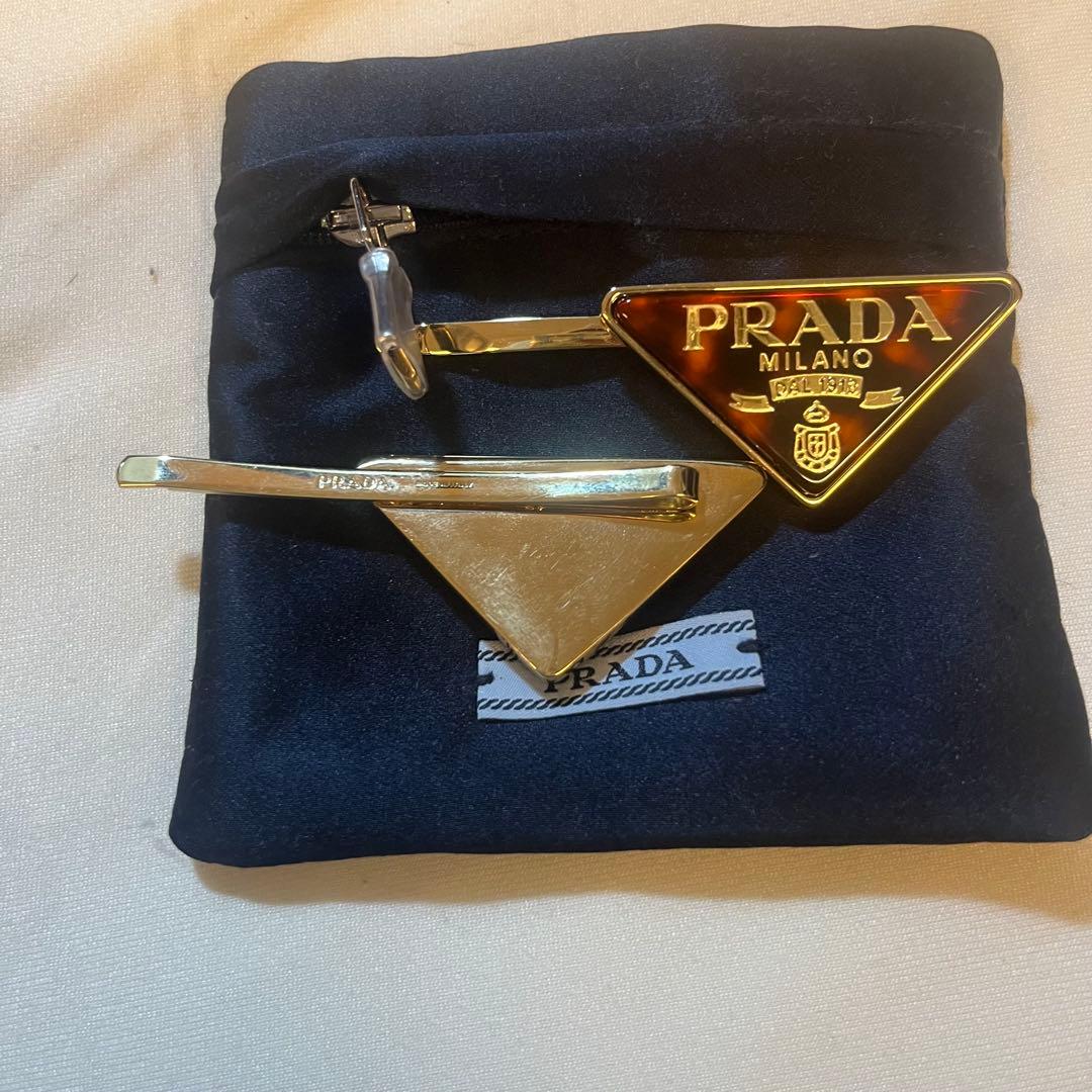PRADA ゴールドヘアピン 2個セット - メルカリ