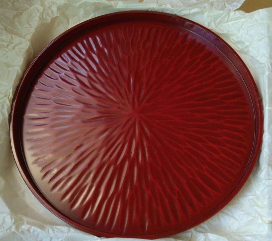 高岡漆器　漆器盆　100鑿目　 直径30cm 高岡漆器（たかおかしっき）の特徴 や歴史- KOGEI JAPAN（コウゲイ