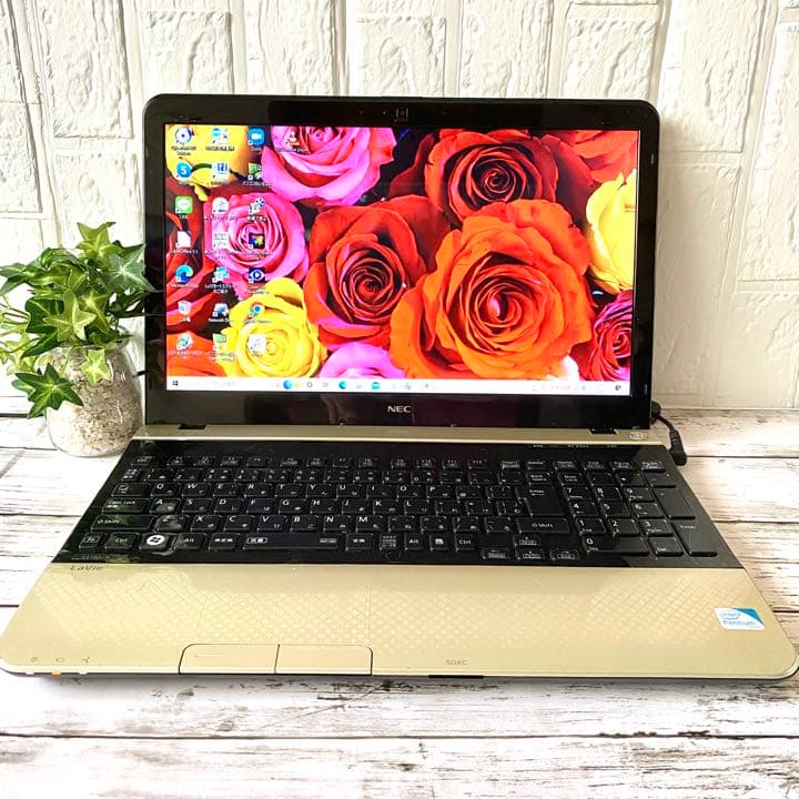 新品SSD搭載❗️webカメラ付き⭐️人気カラ-ゴ-ルド⭐️ノ-トパソコン⭐️