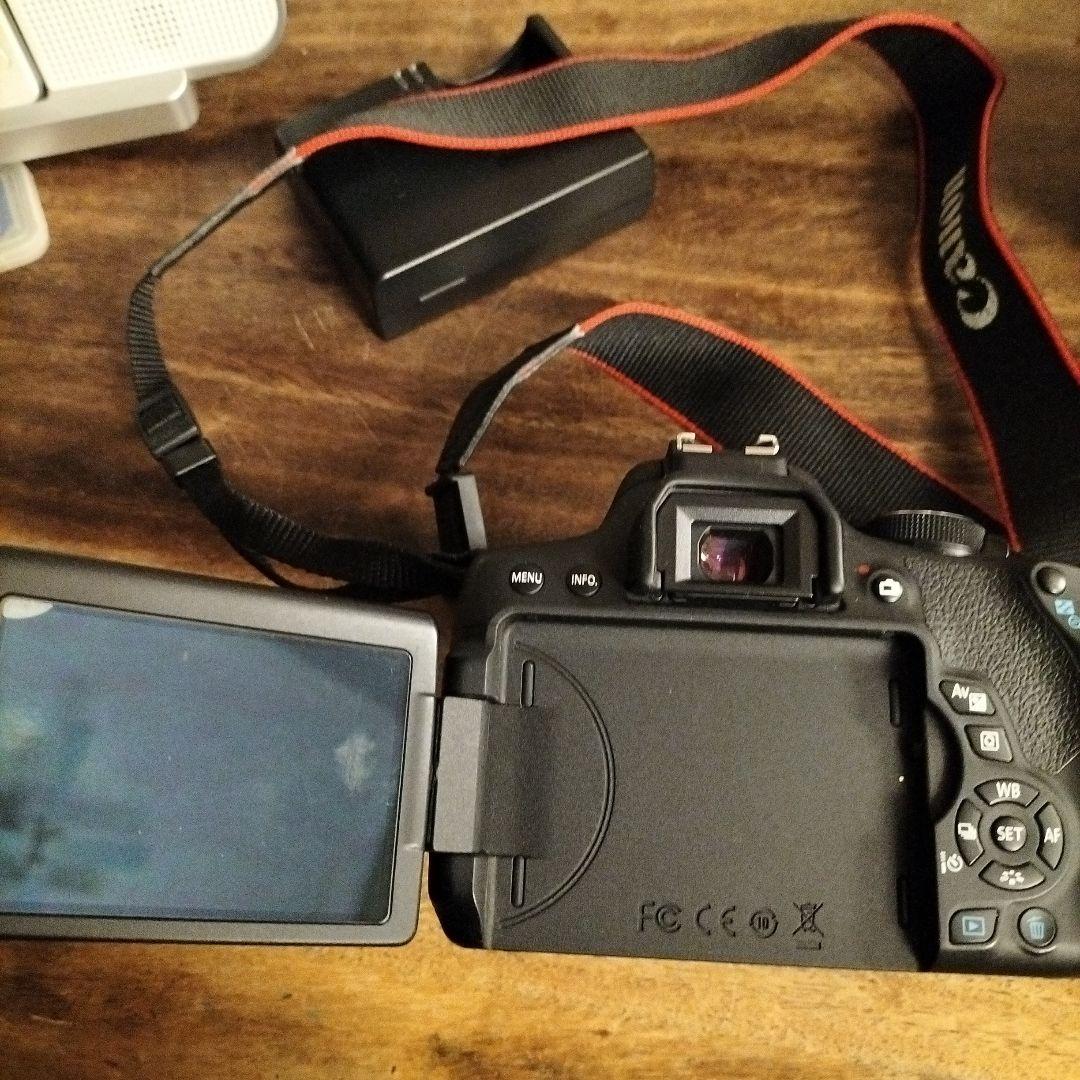 キヤノンイオスキス　X8i18〜55㍉ZoomLens日本製