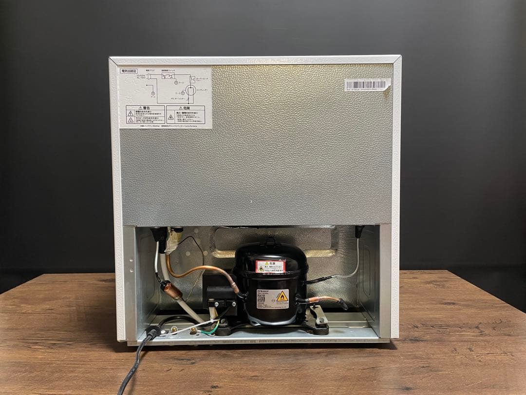 美品　アイリスオーヤマ　小型冷蔵庫　ホワイト　46L PRC-B051D