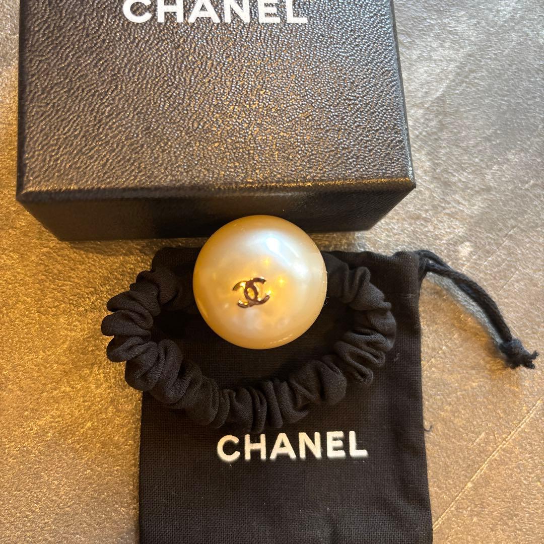 CHANEL本物シャネル パールヘアゴム シュシュ ココマーク - メルカリ