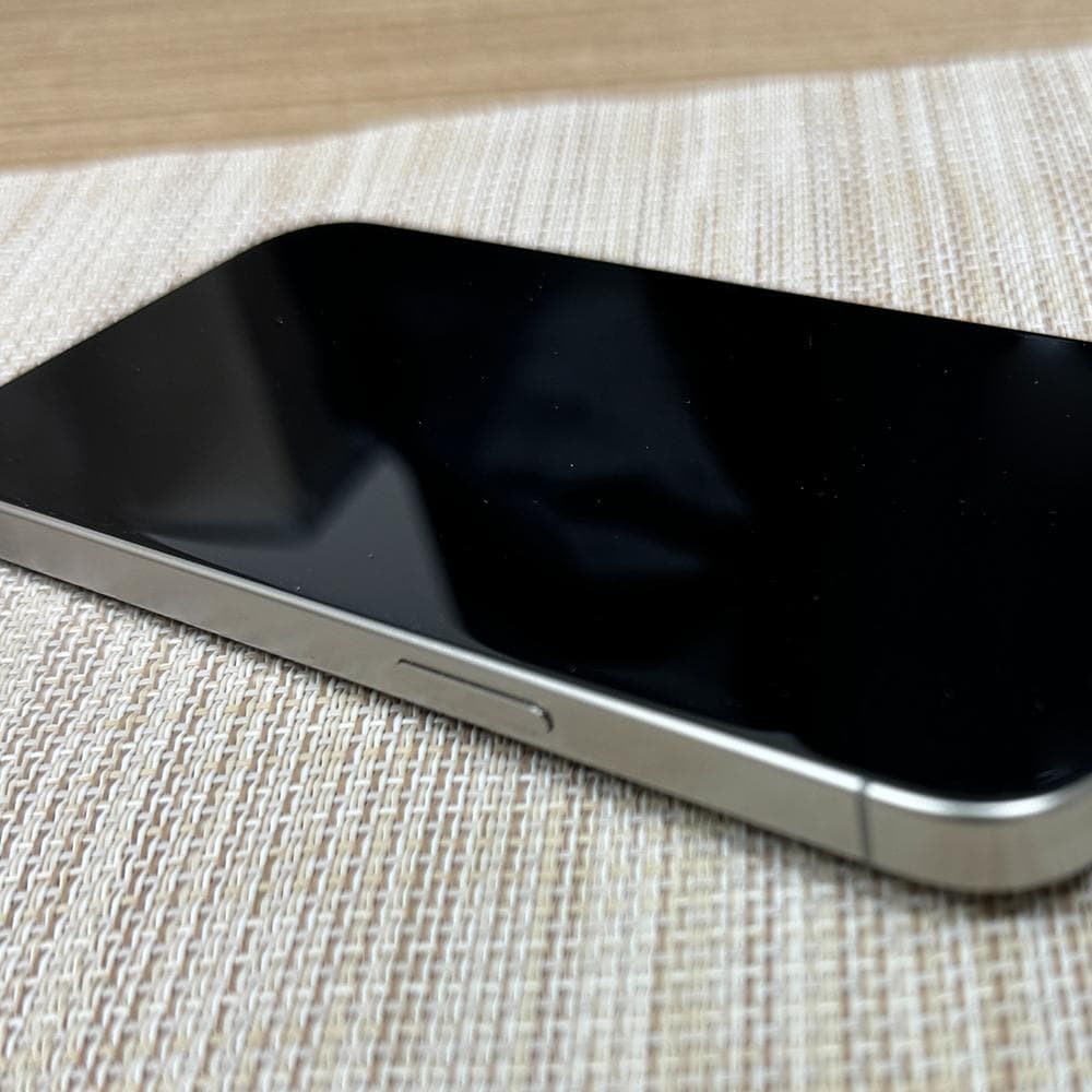 iPhone 15Pro 本体 + CASETiFY＆花井祐介コラボケースセット