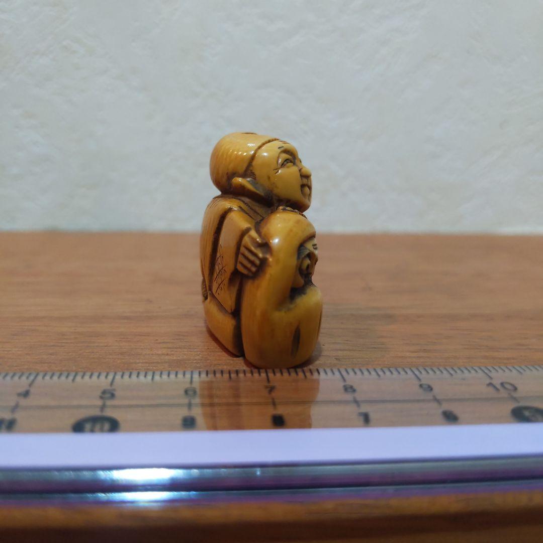 時代提げ物 人物根付 天然素材 在銘【達磨職人】高さ約3.3cm 重さ約
