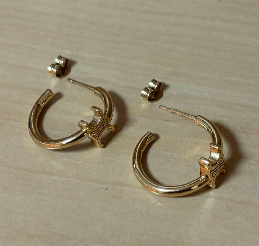 トリオンフ アシンメトリックフープ / ゴールドフィニッシュブラス