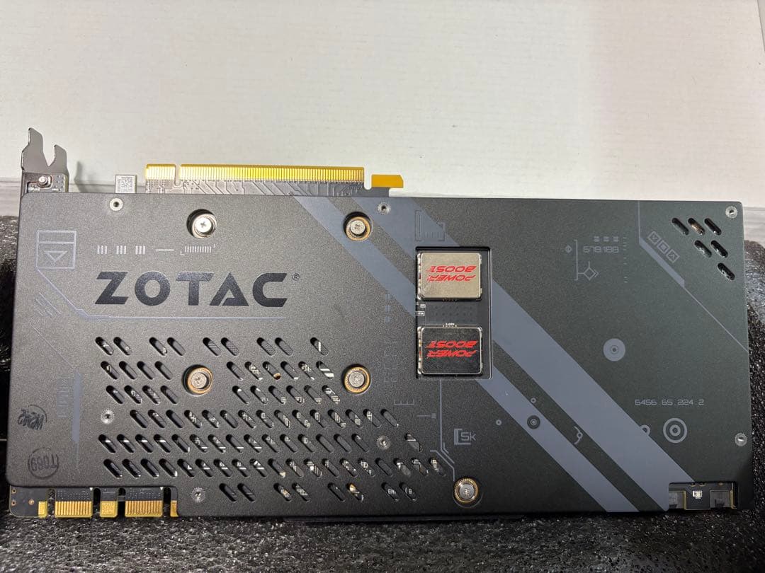ZOTAC GEFORCE GTX 1080 Ti 本体