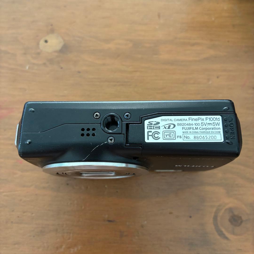 【値下げ】富士フィルム FINEPIX F100FD デジカメ　平成