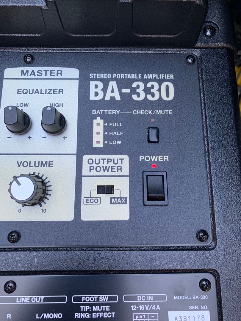 Roland 330BAポータブルPAシステム