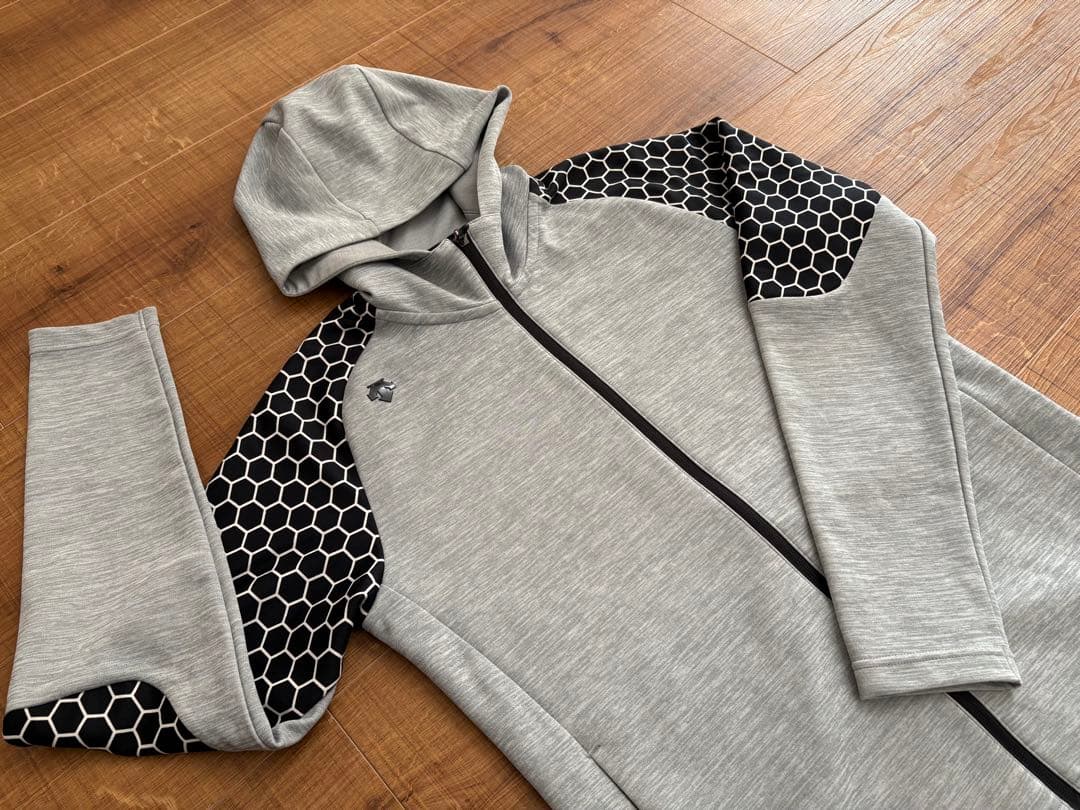 デサントゴルフ ダンボールニット ハニカムパターン袖 フード付き