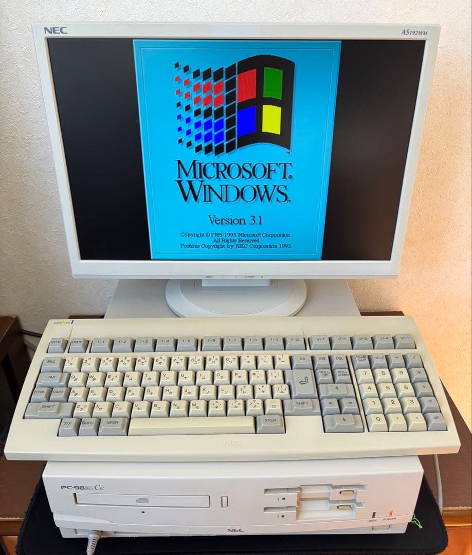 PC-9821Ce 本体とキーボード 動作品