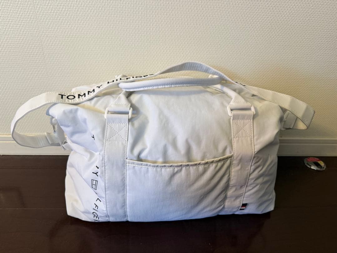 トミーヒルフィガー ボストンバッグ ホワイト　紙タグ付き TOMMY HILFIGER（トミーヒルフィガー）の「HILFIGER BOSTON BAG WHITE
