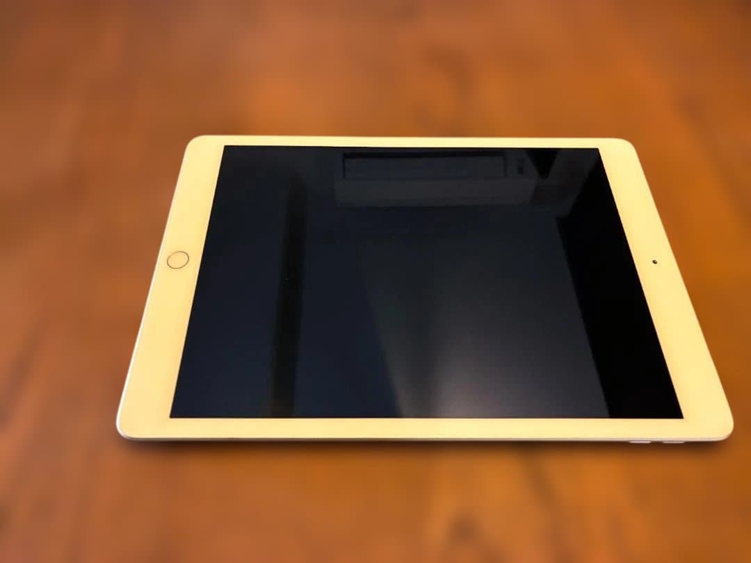 Apple iPad (第７世代) Wi-Fi 32GB シルバー iPad Wi-Fi 32GB - シルバー（第7世代） [整備済製品] - ビジネス