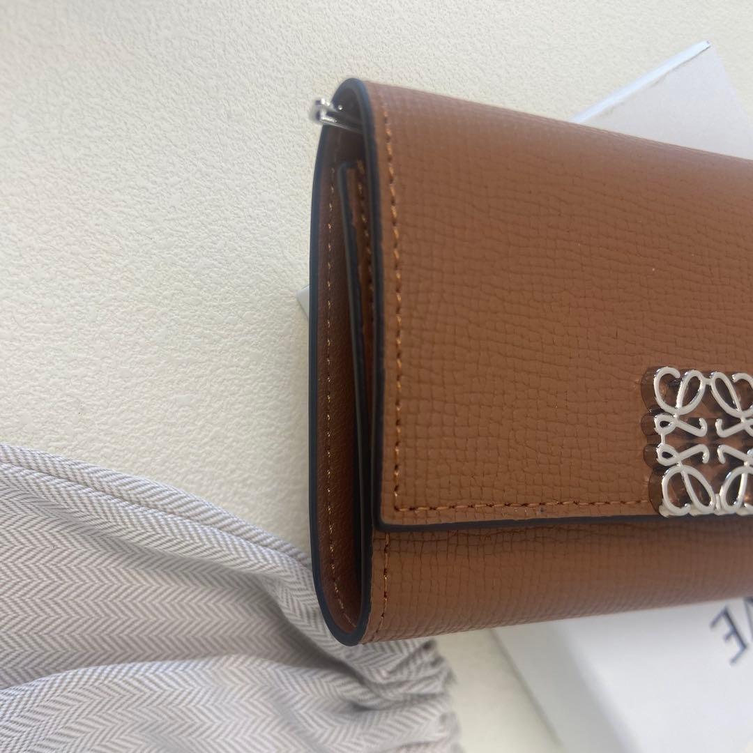 LOEWE（ロエベ） 高級レザー 三つ折り財布 ブラウン 保存袋付き - メルカリ
