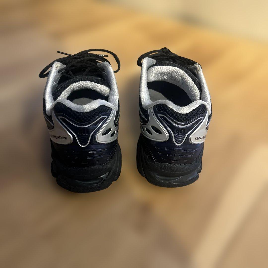 ASICS GEL-KAYANO 14 ブラック/シルバー 28.0cm